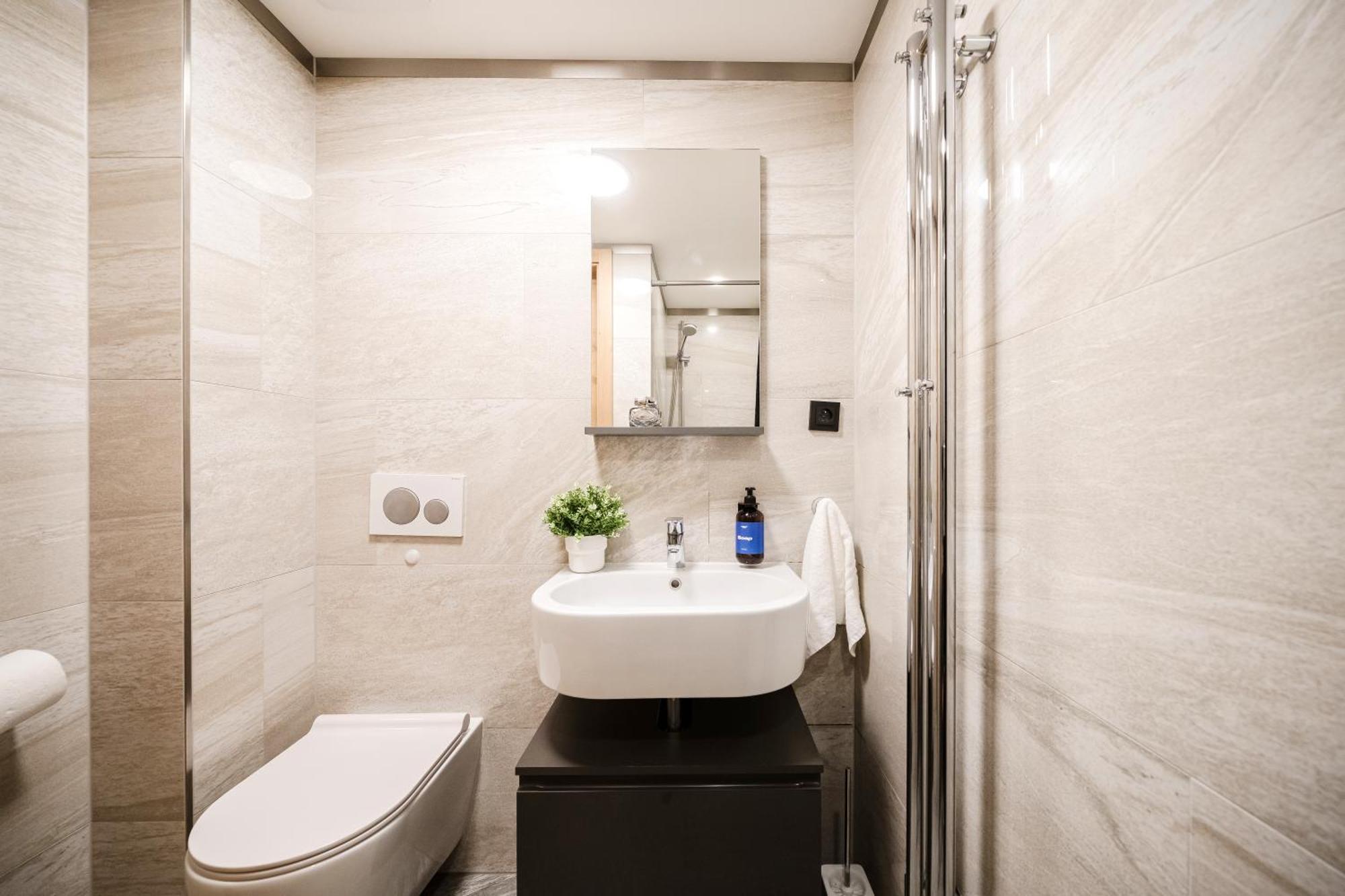 Days - Modern - 7 Min Wenceslas Square Apartment *