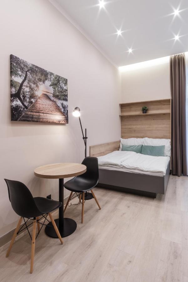 Days - Modern - 7 Min Wenceslas Square Appartement Praag